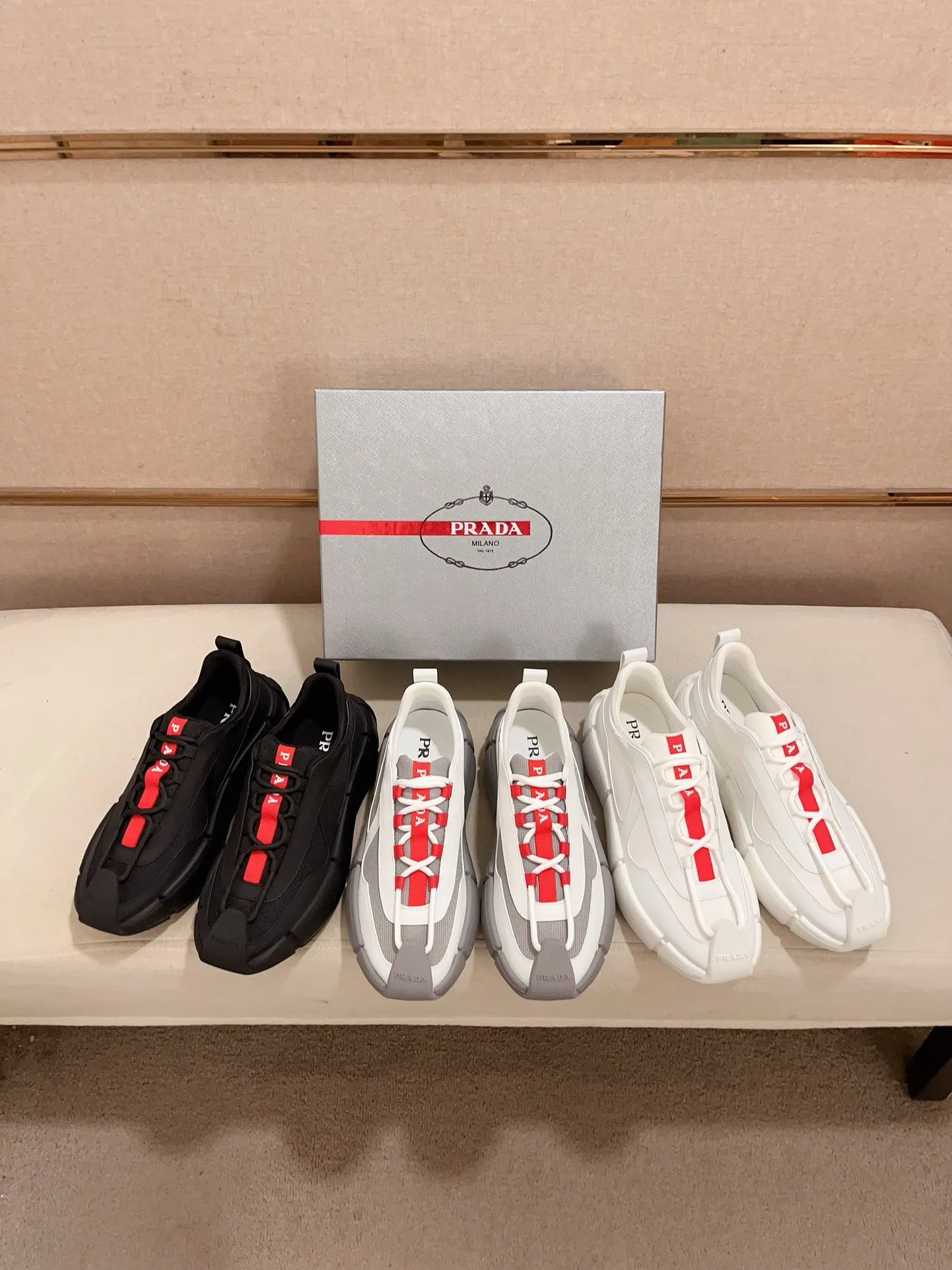 Men's shoes 💰 540💰 ✔️✔️✔️High version High-quality new PRADA (Prada) counters are launched simultaneously, new men's shoes, 😘fabrics are selected from first-layer cowhide. Lining: imported elastic mesh➕cowhide lining. 👍🏿High-end☄️Open-molded non-slip rubber outsole, exquisite lines, simple and elegant, comfortable and high-end for leisure travel. Number of yards: 38 to 44. (Can be customized for 45 non-refundable)
